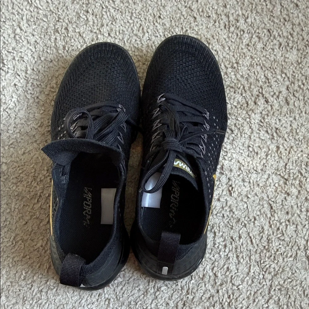 Nike vapor max Black Knit Running Sneakers with Gold Swoosh - Picture 6 of 8